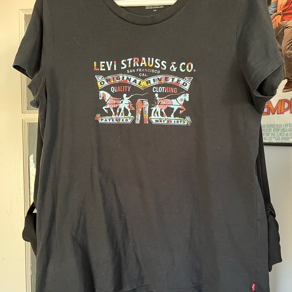 Levi's Black T-Shirt